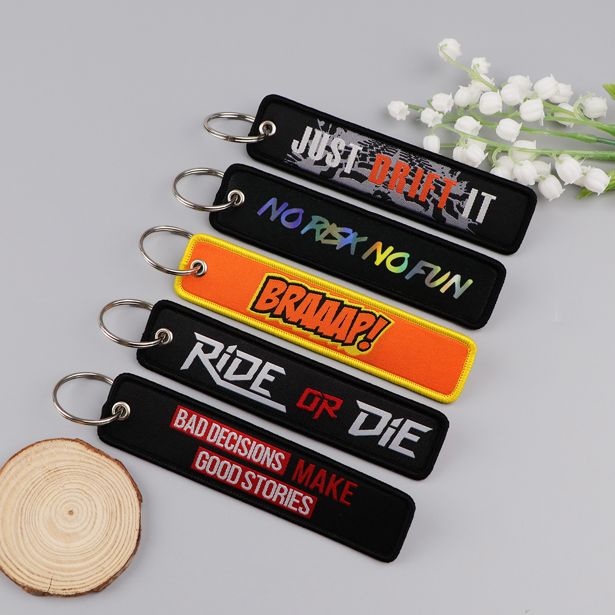 1 szt. Haftowany brelok z moty – Car Accessories Quotation recenzja i cena