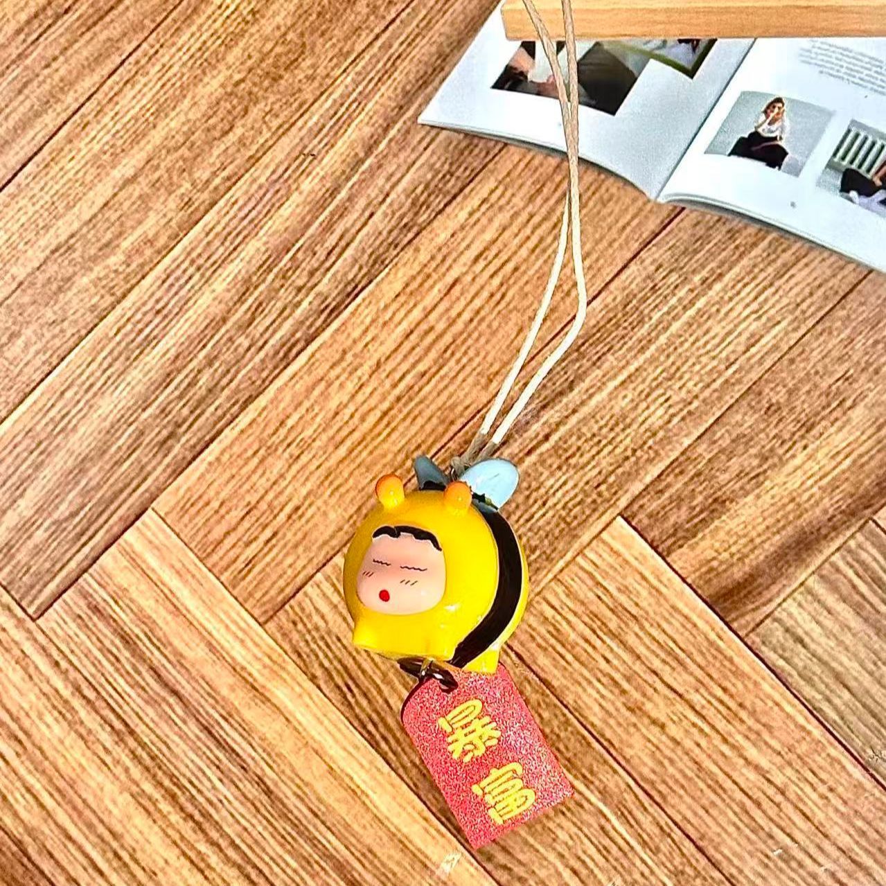 Figurka Crayon Shin-chan Bee C – Car Accessories For Interior recenzja i cena
